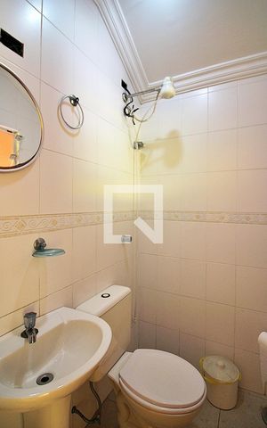 Casa à venda com 230m², 3 quartos e 2 vagasBanheiro de serviço
