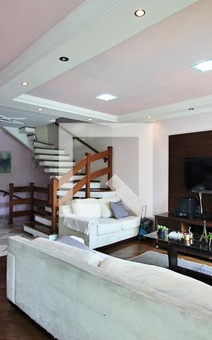 Casa à venda com 230m², 3 quartos e 2 vagasSala 