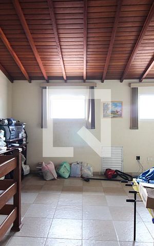 Casa à venda com 230m², 3 quartos e 2 vagasSótão 