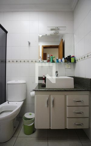 Casa à venda com 230m², 3 quartos e 2 vagasBanheiro da Suíte 2
