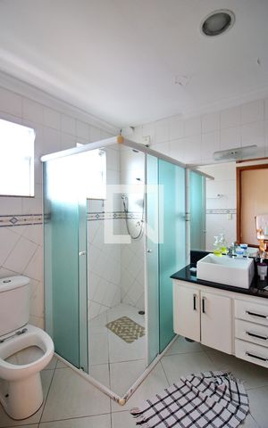 Casa à venda com 230m², 3 quartos e 2 vagasBanheiro da Suíte 1