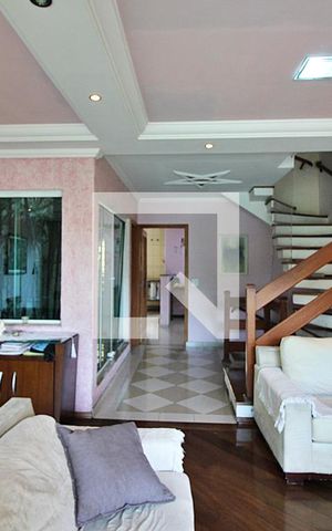 Casa à venda com 230m², 3 quartos e 2 vagasSala 