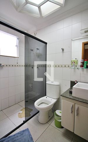 Casa à venda com 230m², 3 quartos e 2 vagasBanheiro da Suíte 2
