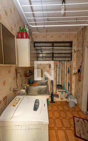 Studio à venda com 578m², 8 quartos e 8 vagas Studio à venda com 578m², 8 quartos e 8 vagasÁrea de Serviço