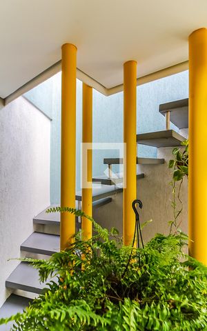 Casa à venda com 220m², 2 quartos e 2 vagasEscada do Espaço Gourmet