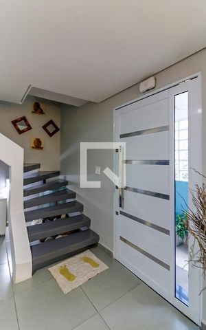 Casa à venda com 220m², 2 quartos e 2 vagasEscada dos Quartos