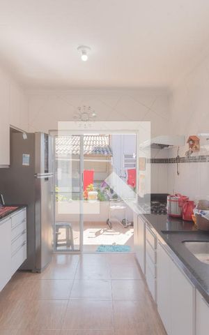 Casa à venda com 250m², 2 quartos e 3 vagas Casa à venda com 250m², 2 quartos e 3 vagasCozinha