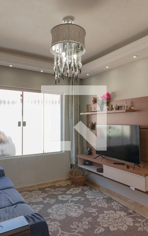 Casa à venda com 250m², 2 quartos e 3 vagas Casa à venda com 250m², 2 quartos e 3 vagasSala