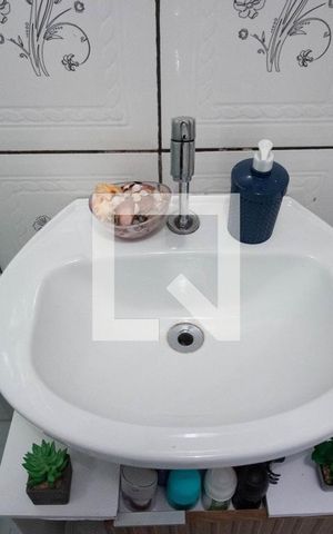 Casa à venda com 181m², 5 quartos e sem vaga Casa à venda com 181m², 5 quartos e sem vagaBanheiro