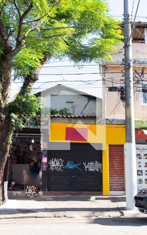 Casa à venda com 181m², 5 quartos e sem vaga Casa à venda com 181m², 5 quartos e sem vagaFachada