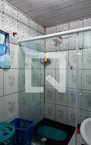 Casa à venda com 181m², 5 quartos e sem vaga Casa à venda com 181m², 5 quartos e sem vagaBanheiro