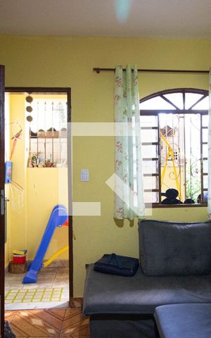Casa à venda com 181m², 5 quartos e sem vaga Casa à venda com 181m², 5 quartos e sem vagaSala