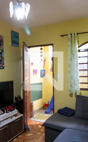 Casa à venda com 181m², 5 quartos e sem vaga Casa à venda com 181m², 5 quartos e sem vagaSala
