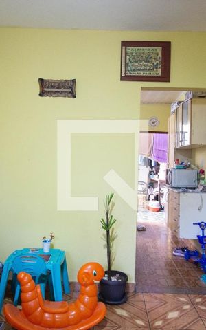 Casa à venda com 181m², 5 quartos e sem vaga Casa à venda com 181m², 5 quartos e sem vagaSala
