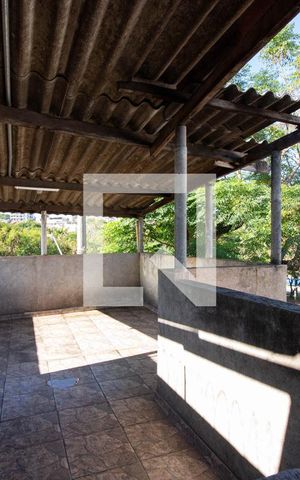 Casa à venda com 181m², 5 quartos e sem vaga Casa à venda com 181m², 5 quartos e sem vagaCasa 3