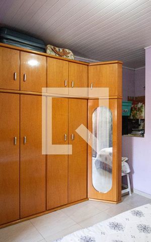 Casa à venda com 181m², 5 quartos e sem vaga