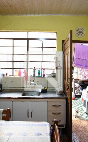 Casa à venda com 181m², 5 quartos e sem vaga Casa à venda com 181m², 5 quartos e sem vagaCozinha