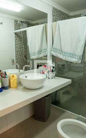 Apartamento à venda com 81m², 2 quartos e 1 vaga Apartamento à venda com 81m², 2 quartos e 1 vagaBanheiro