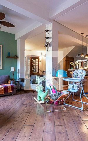 Casa à venda com 200m², 3 quartos e 2 vagasSala