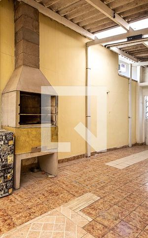 Casa à venda com 220m², 3 quartos e 2 vagas Casa à venda com 220m², 3 quartos e 2 vagasQuintal