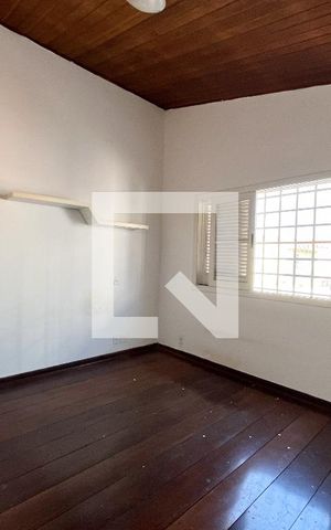Casa à venda com 240m², 4 quartos e 3 vagas Casa à venda com 240m², 4 quartos e 3 vagasSuite