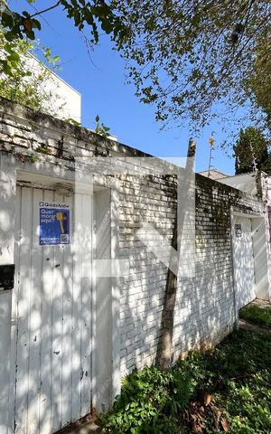 Casa à venda com 240m², 4 quartos e 3 vagas Casa à venda com 240m², 4 quartos e 3 vagasFachada