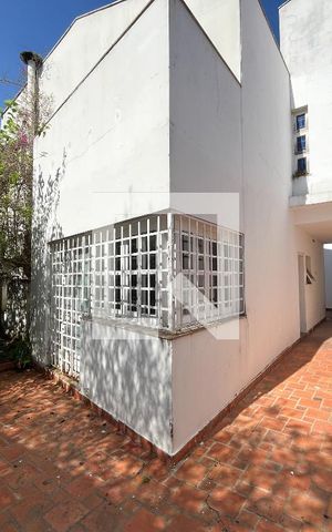 Casa à venda com 240m², 4 quartos e 3 vagas Casa à venda com 240m², 4 quartos e 3 vagasGaragem