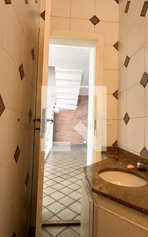 Casa à venda com 240m², 4 quartos e 3 vagas Casa à venda com 240m², 4 quartos e 3 vagasLavabo
