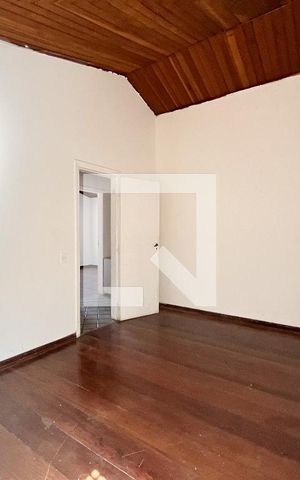 Casa à venda com 240m², 4 quartos e 3 vagas Casa à venda com 240m², 4 quartos e 3 vagasQuarto 2