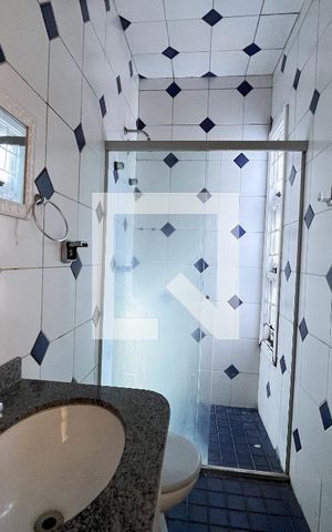 Casa à venda com 240m², 4 quartos e 3 vagas Casa à venda com 240m², 4 quartos e 3 vagasBanheiro Corredor