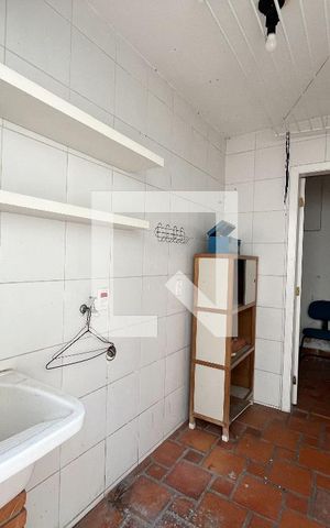 Casa à venda com 240m², 4 quartos e 3 vagas Casa à venda com 240m², 4 quartos e 3 vagasÁrea de Serviço