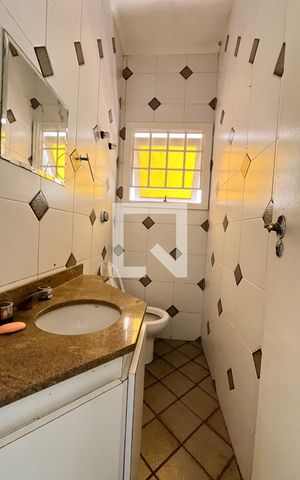 Casa à venda com 240m², 4 quartos e 3 vagas Casa à venda com 240m², 4 quartos e 3 vagasLavabo