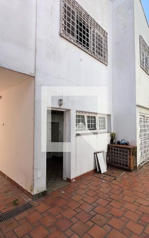 Casa à venda com 240m², 4 quartos e 3 vagas Casa à venda com 240m², 4 quartos e 3 vagasQuintal