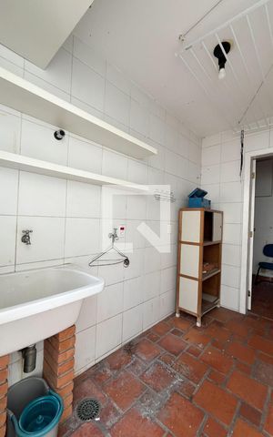 Casa à venda com 240m², 4 quartos e 3 vagas Casa à venda com 240m², 4 quartos e 3 vagasÁrea de Serviço