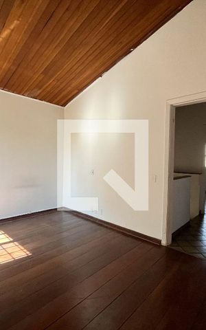 Casa à venda com 240m², 4 quartos e 3 vagas Casa à venda com 240m², 4 quartos e 3 vagasQuarto 2