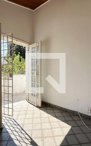 Casa à venda com 240m², 4 quartos e 3 vagas Casa à venda com 240m², 4 quartos e 3 vagasQuarto 4