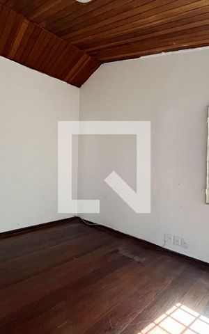 Casa à venda com 240m², 4 quartos e 3 vagas Casa à venda com 240m², 4 quartos e 3 vagasQuarto 2