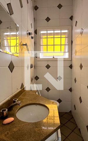 Casa à venda com 240m², 4 quartos e 3 vagas Casa à venda com 240m², 4 quartos e 3 vagasLavabo