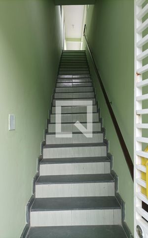 Apartamento para alugar com 45m², 1 quarto e sem vaga Apartamento para alugar com 45m², 1 quarto e sem vagaEscada