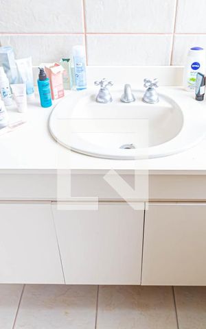 Apartamento para alugar com 275m², 3 quartos e 2 vagas Apartamento para alugar com 275m², 3 quartos e 2 vagasBanheiro da Suíte 1