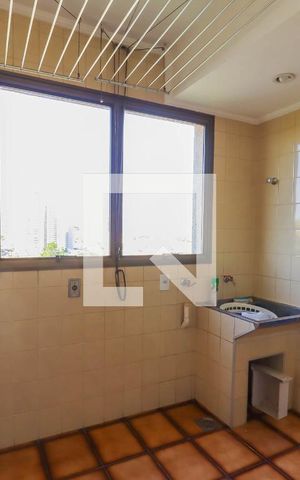 Apartamento à venda com 170m², 3 quartos e 3 vagas Apartamento à venda com 170m², 3 quartos e 3 vagasÁrea de Serviço