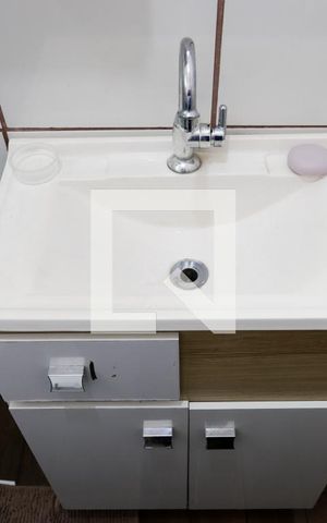 Casa à venda com 191m², 3 quartos e 3 vagas Casa à venda com 191m², 3 quartos e 3 vagasBanheiro social