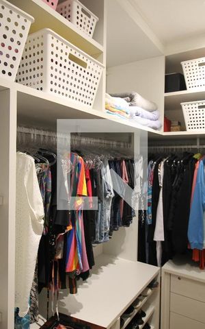 Casa de condomínio à venda com 392m², 4 quartos e 6 vagasQuarto 4 - Closet