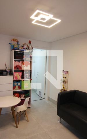 Casa de condomínio à venda com 392m², 4 quartos e 6 vagasSala de TV