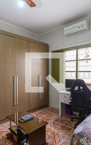 Casa à venda com 440m², 5 quartos e 7 vagas Casa à venda com 440m², 5 quartos e 7 vagasQuarto 1 - Casa 1