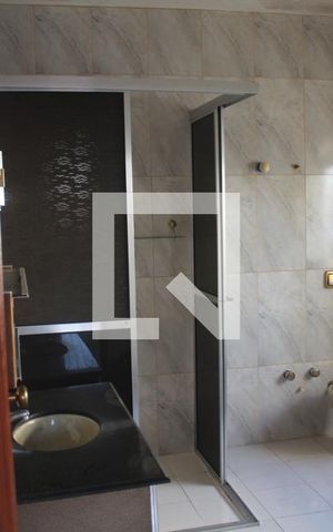 Casa à venda com 300m², 4 quartos e 5 vagasBanheiro Suíte 3