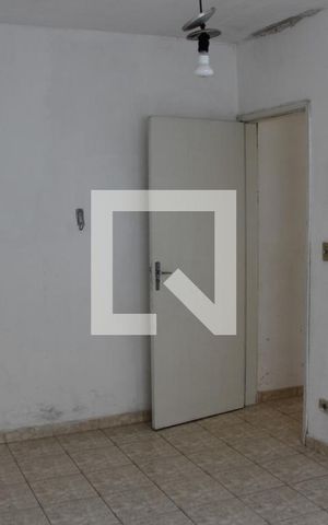 Casa à venda com 300m², 4 quartos e 5 vagasQuarto 2 casa dos fundos