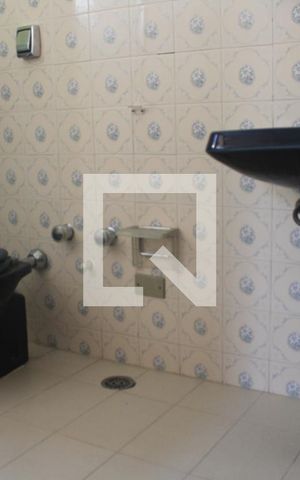 Casa à venda com 300m², 4 quartos e 5 vagasBanheiro Suíte 1