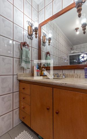 Casa à venda com 208m², 4 quartos e 2 vagasBanheiro da suíte