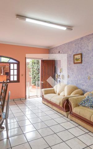Casa à venda com 208m², 4 quartos e 2 vagasSala e cozinha